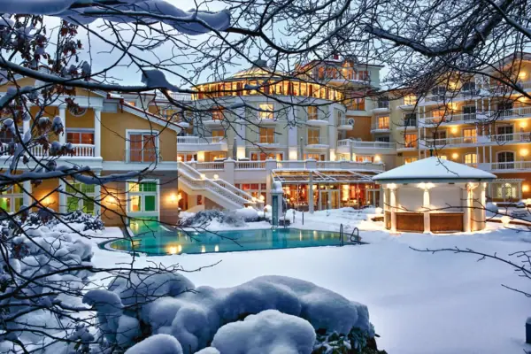 Outdoor swimming pool A building with a swimming pool in the snow.