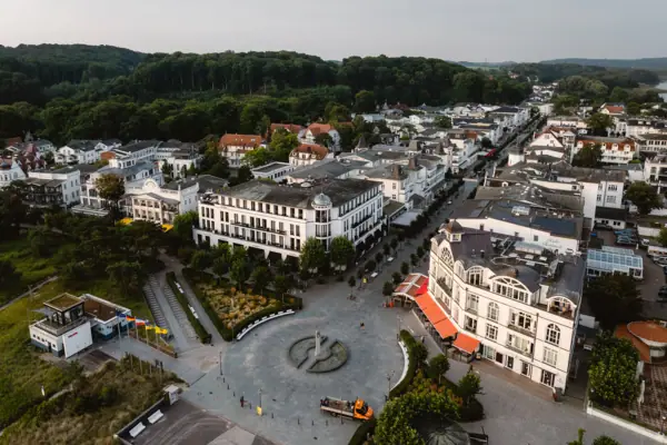 A bird’s-eye view of a city with lots of buildings and trees.