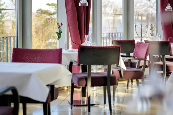 A restaurant with tables and chairs.