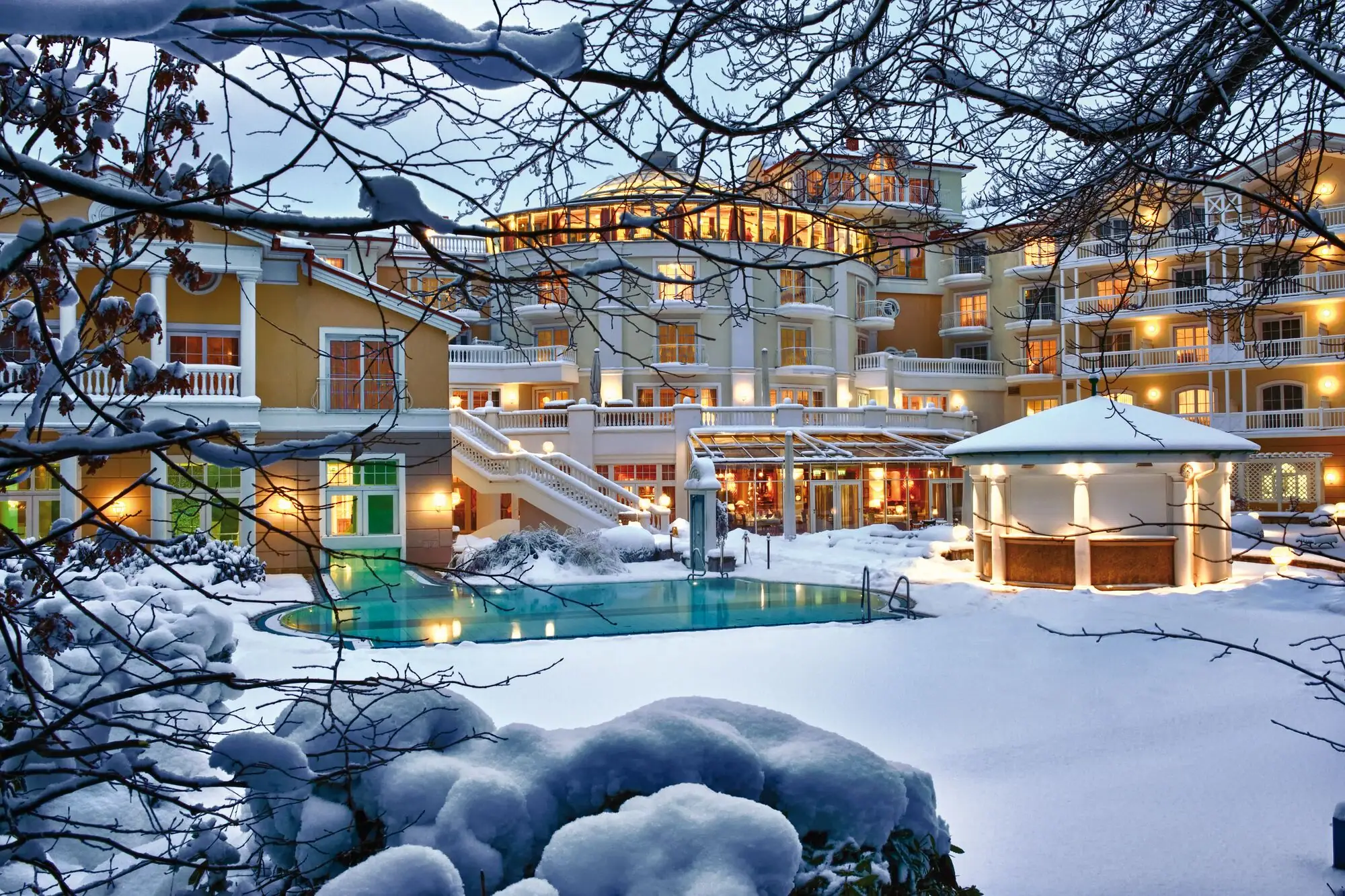Snow-covered Strandidyll Heringsdorf hotel with outdoor pool on Usedom island.