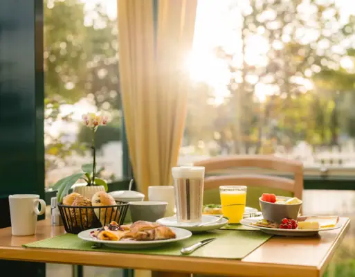 A table with food on it.