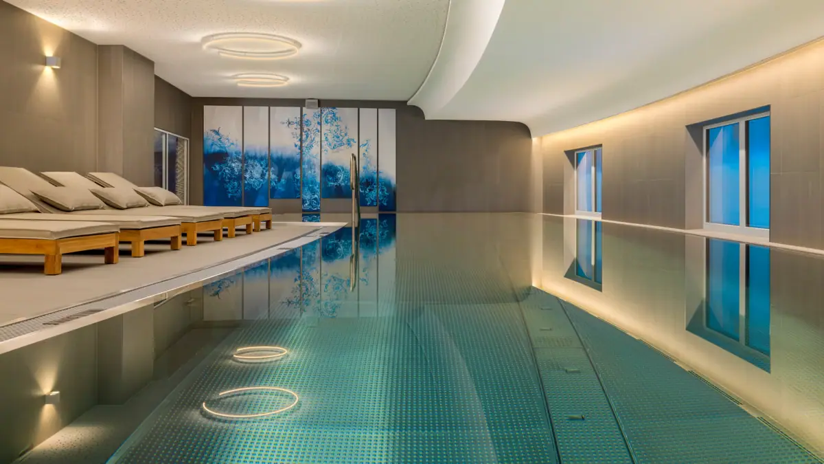 Pool area An indoor swimming pool in a building.