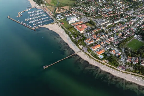 Bird's eye view of the city next to a body of water