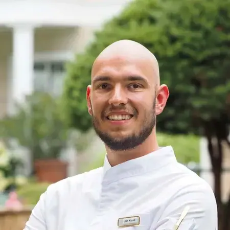 Head chef Jan Kruse A smiling man in a white coat.