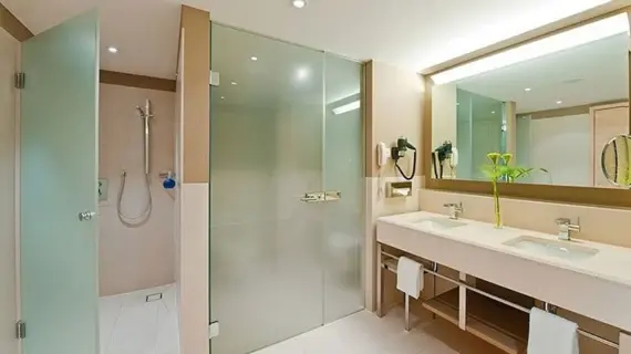 Modern bathroom with glass door, fittings and mirror.