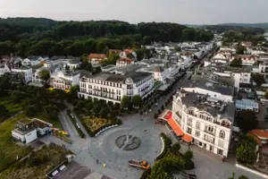 A bird’s-eye view of a city with lots of buildings and trees.