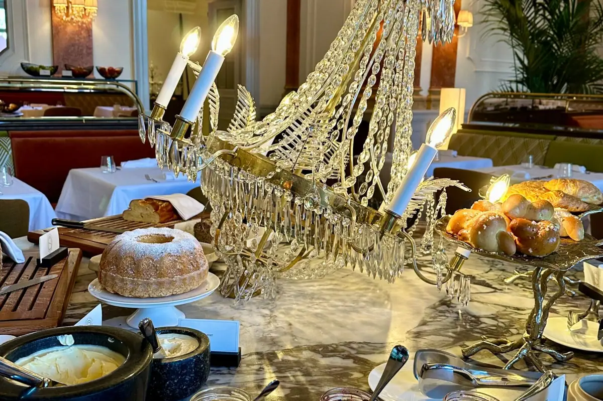 Breakfast buffet at the Straubinger Grand Hotel Bad Gastein with pastries, Gugelhupf cake and chandelier in the historic Straubinger Café.