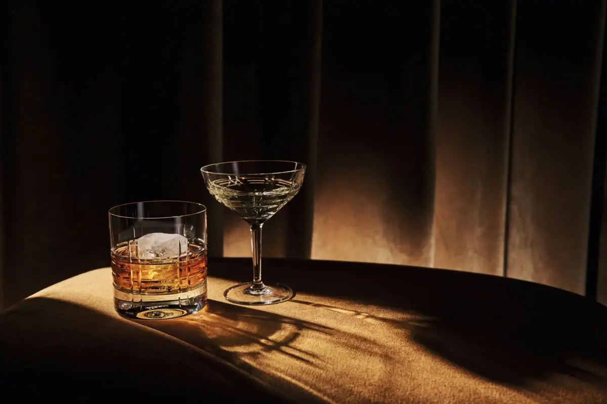 Signature cocktails at Straubinger Bar in Bad Gastein – elegant atmosphere with creative drinks in Grand Hotel style.