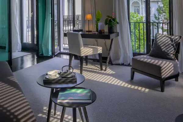 A room with a table and chairs.