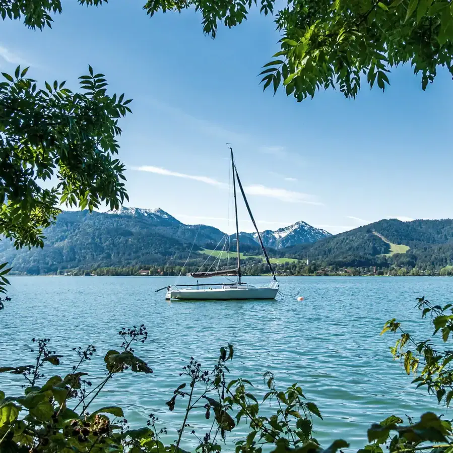 Last-minute offers A sailing boat on a lake